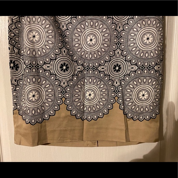 The Limited printed B&W with tan skirt size 6 NWT - Picture 6 of 7